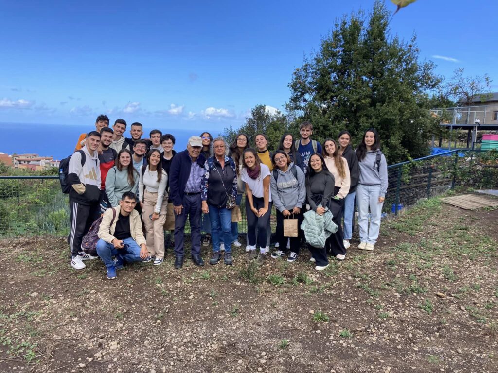 Wolfredo Wilpretti con los alumnos de práctica en ecoalpispa